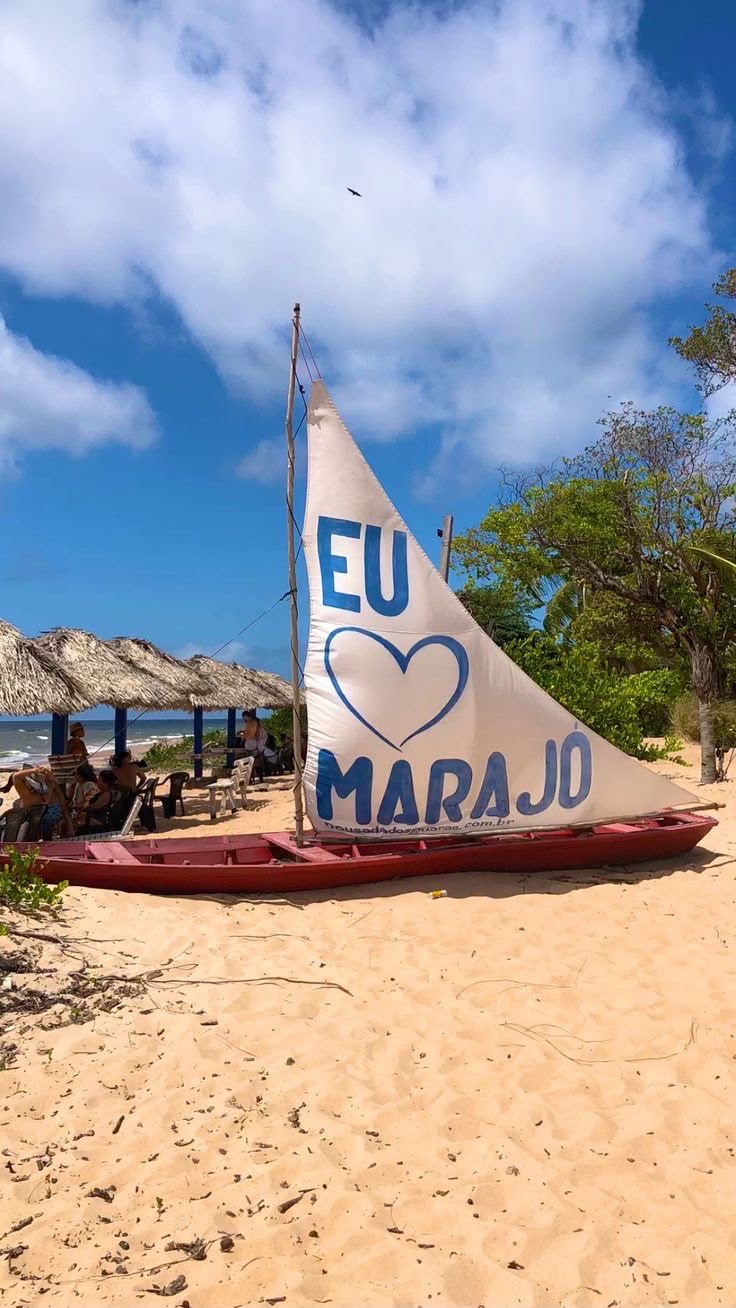 Vista aérea da orla e cidade na Ilha do Marajó